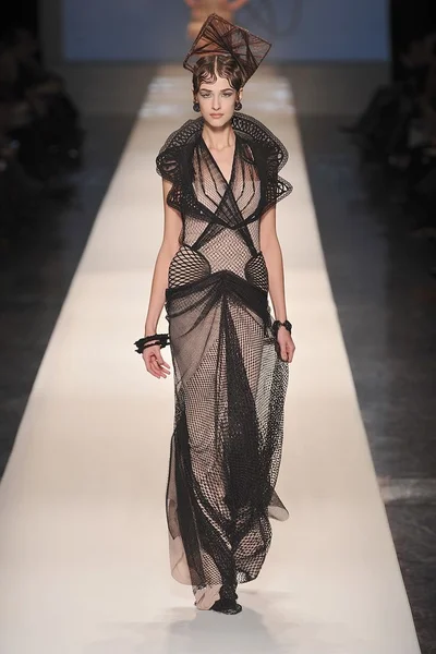 Look 32